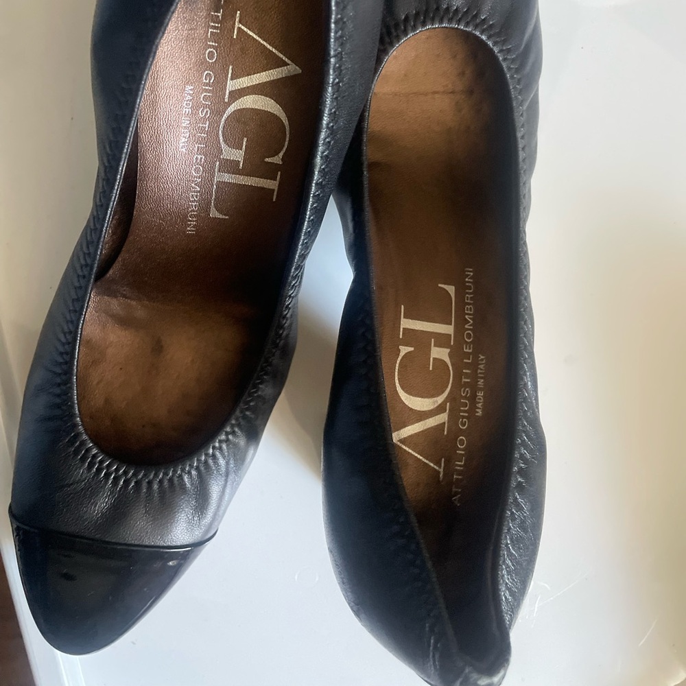 SOLD ❤️ AGL Women's Black Leathers Classic Flats Black